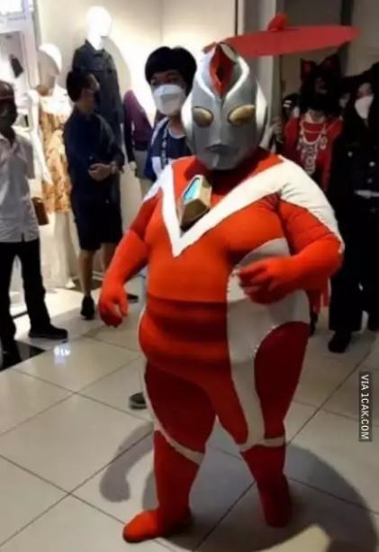 Potret orang cosplay Ultraman ini kocak abis Berbagai sumber