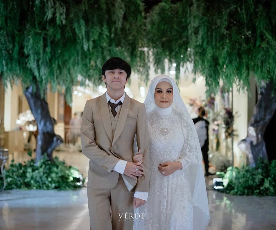 pesona Trianasari Arief istri Candy Satrio © 2022 Instagram pesona Trianasari Arief istri Candy Satrio © 2022 Instagram