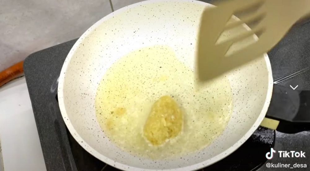 7 Cara bikin kuah kaldu sapi ala pedagang bakso, wajib tumis bumbu