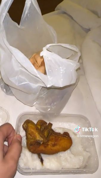 Beda dari biasanya, penampakan topping di bubur ayam pria ini bikin ngelus dada