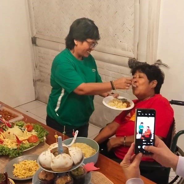 Suti Karno usai jalani operasi amputasi kaki © 2023 brilio.net