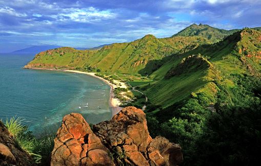 Mengapa ada daratan milik Timor Leste di wilayah Indonesia? Berbagai sumber