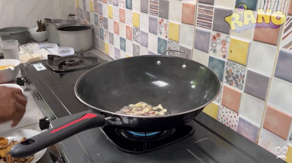 7 Cara Rano Karno pemeran 'Si Doel Anak Sekolahan' masak ikan jambal, simpel khas menu rumahan
