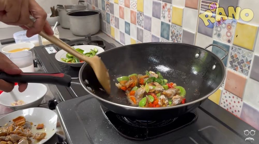 7 Cara Rano Karno pemeran 'Si Doel Anak Sekolahan' masak ikan jambal, simpel khas menu rumahan