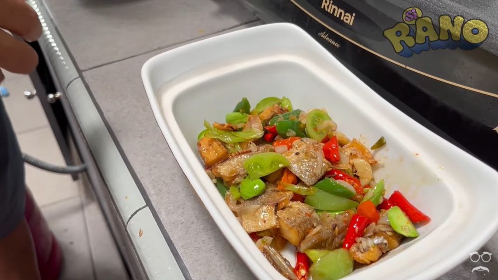 7 Cara Rano Karno pemeran 'Si Doel Anak Sekolahan' masak ikan jambal, simpel khas menu rumahan