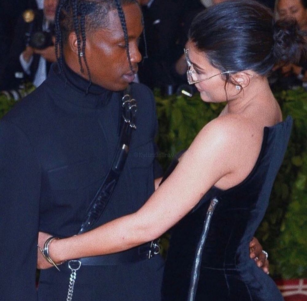 kisah perjalanan cinta Kylie Jenner dan Travis Scott © 2023 brilio.net