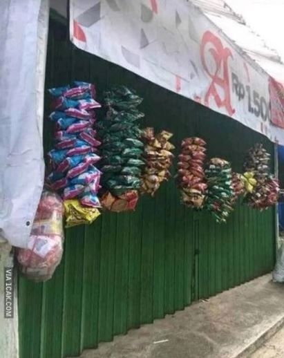 Tingkah nyeleneh orang saat jualan © 2022 berbagai sumber