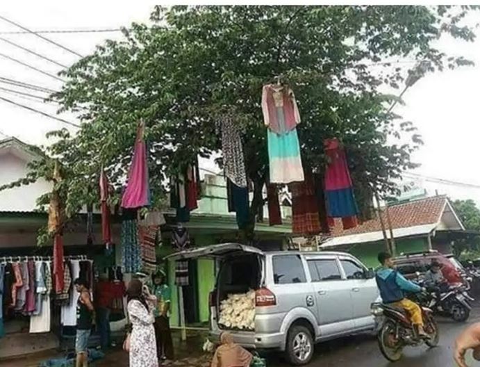 Tingkah nyeleneh orang saat jualan © 2022 berbagai sumber