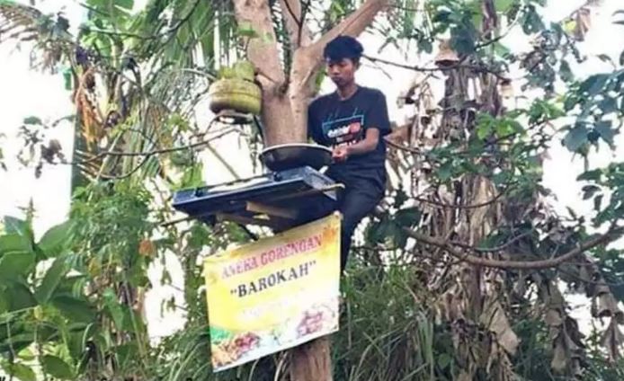 Tingkah nyeleneh orang saat jualan © 2022 berbagai sumber