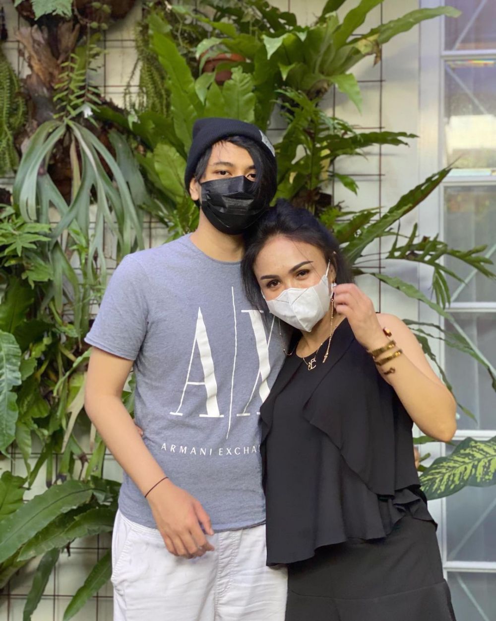 seleb bareng putranya kerap dikira sejoli © Instagram