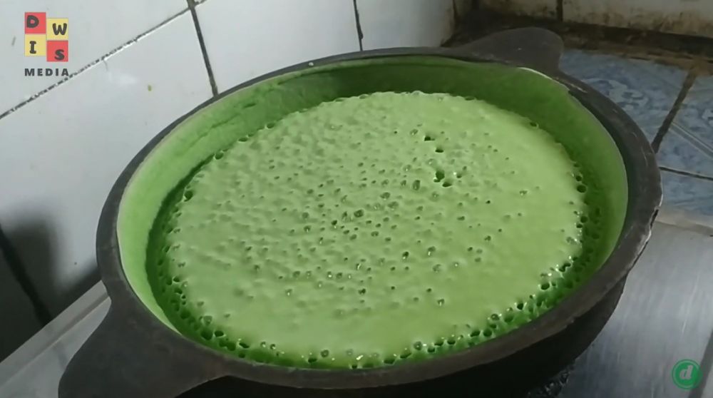 Tanpa termometer, begini trik mengecek suhu panas yang pas pada loyang martabak manis