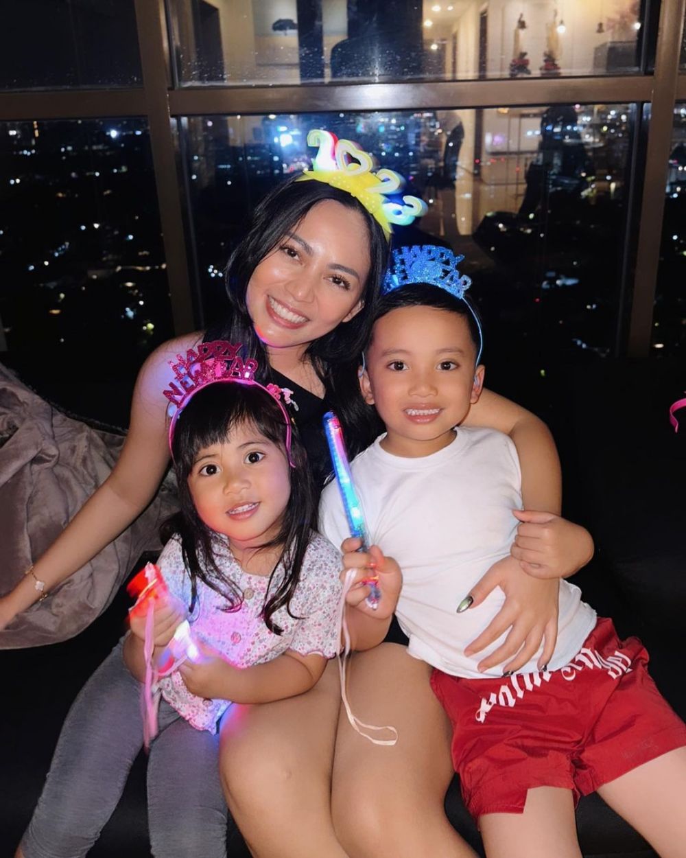 potret seleb yang gaya parentingnya sempat dikritik © berbagai sumber