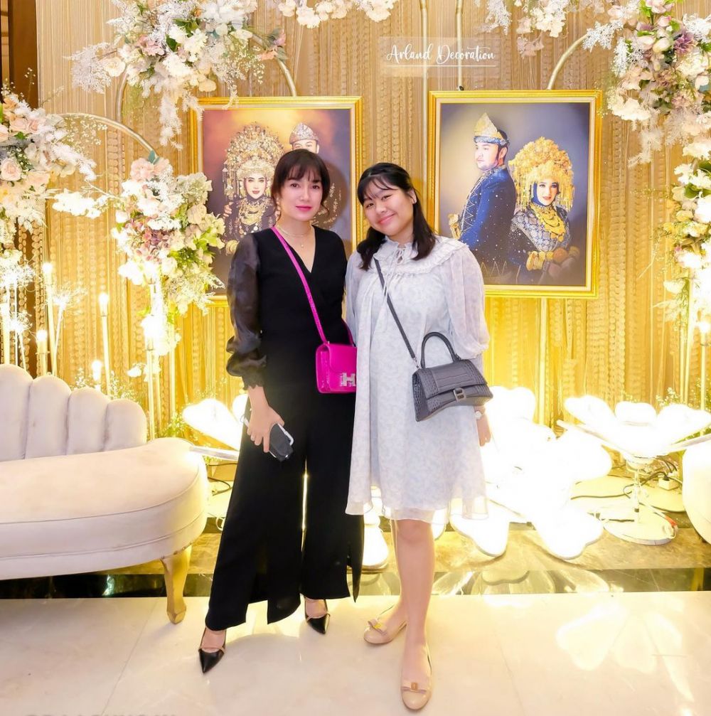 potret kebersamaan seleb dan anak angkat © instagram potret kebersamaan seleb dan anak angkat © instagram