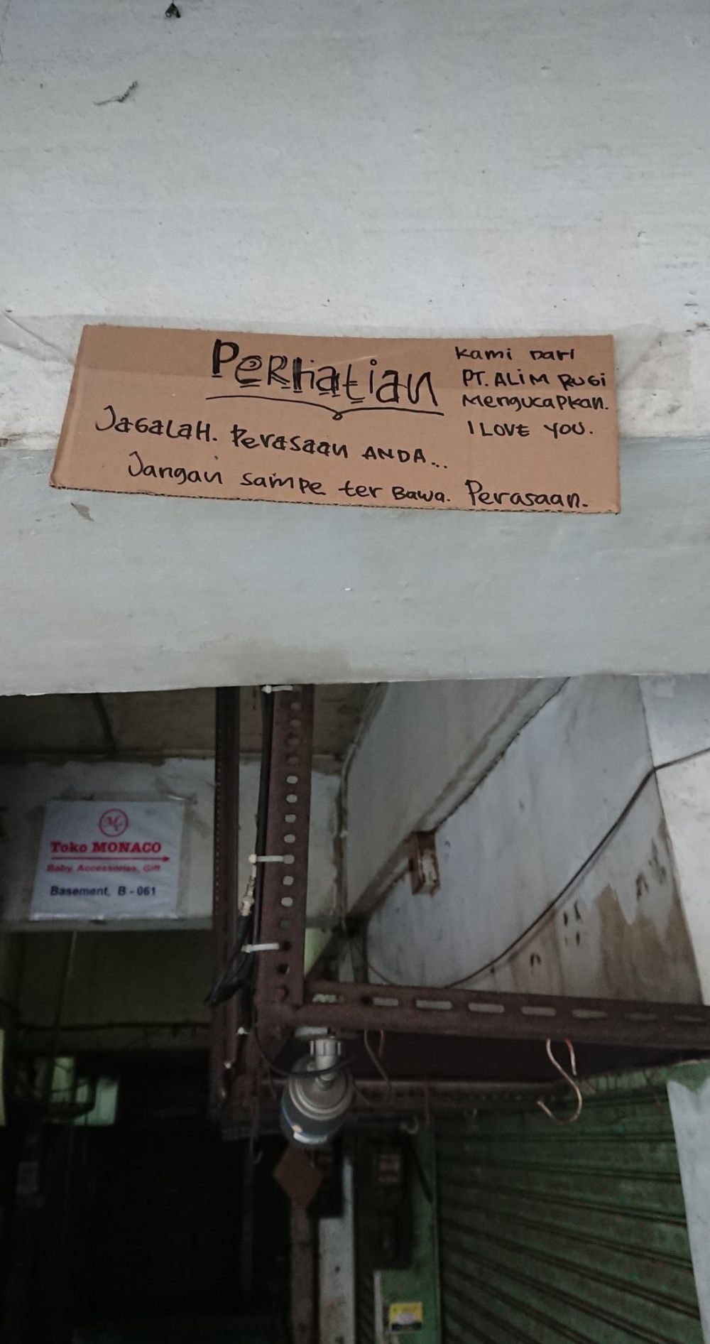 Peringatan lucu di toko © 2023 brilio.net Peringatan lucu di toko © 2023 brilio.net