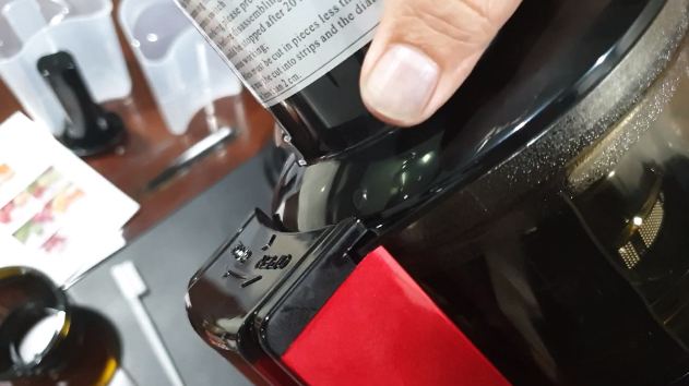 Jangan ditarik, begini cara mudah membuka dan menutup slow juicer