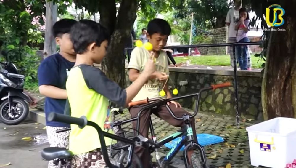 Ucok Baba jualan lato-lato © 2023 brilio.net