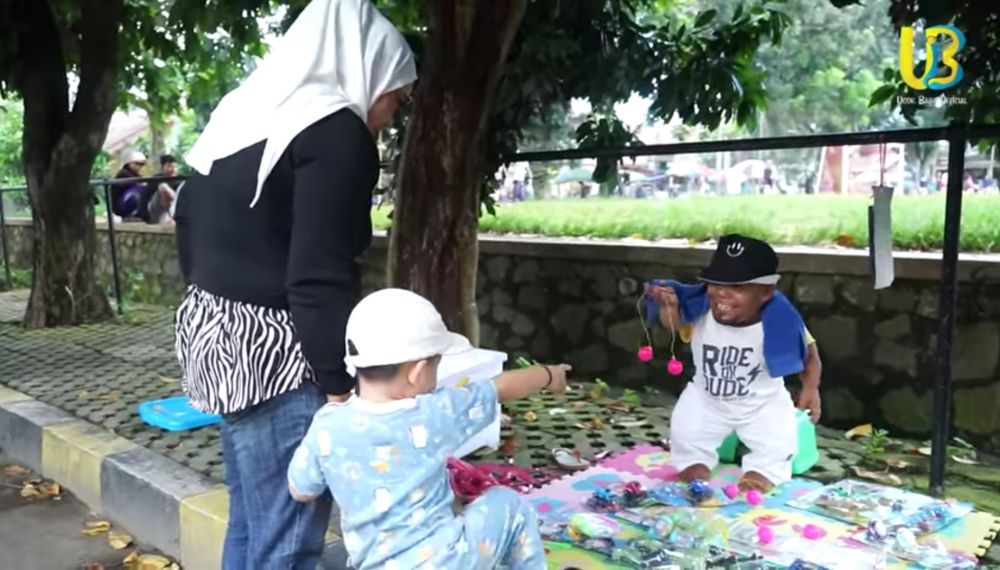 Ucok Baba jualan lato-lato © 2023 brilio.net