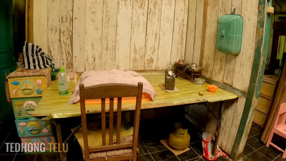 penisunan PNS tinggal di pinggir hutan © YouTube/TEDHONG TELU