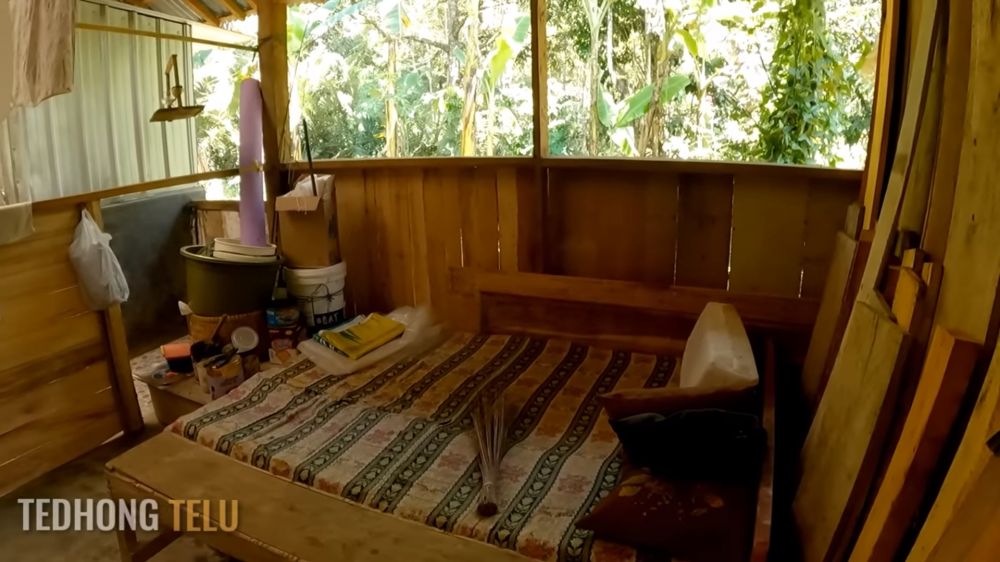 penisunan PNS tinggal di pinggir hutan © YouTube/TEDHONG TELU