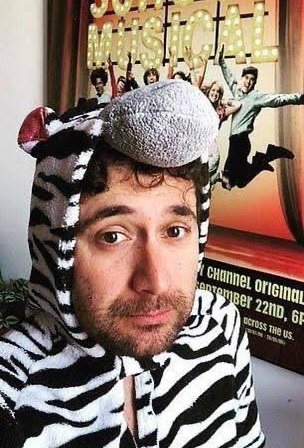 orang mendadak pakai kostum koboi © berbagai sumber orang mendadak pakai kostum koboi © berbagai sumber