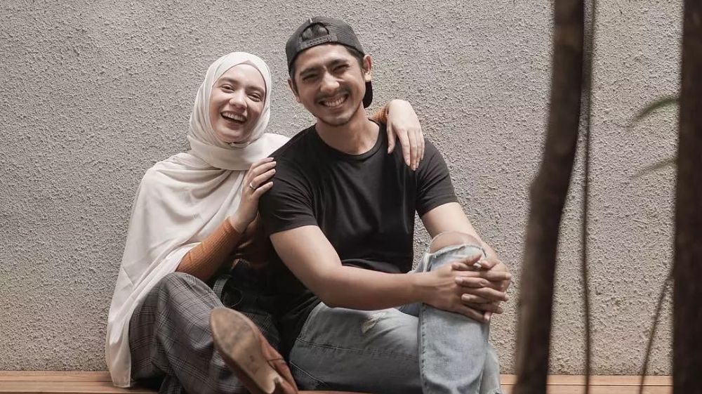 potret pasangan seleb yang tetap mesra meski diterpa isu tak sedap © berbagai sumber potret pasangan seleb yang tetap mesra meski diterpa isu tak sedap © berbagai sumber