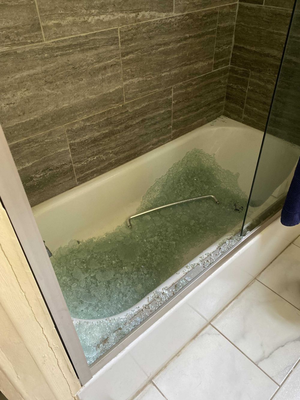 momen apes benda pecah © Berbagai sumber