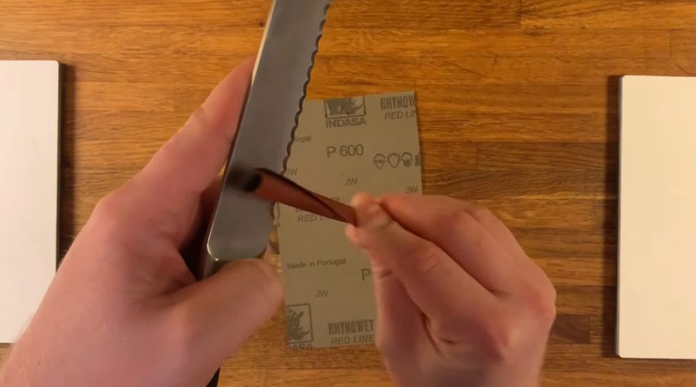 Jangan asal, ini trik ampuh mengasah pisau roti yang sudah tumpul