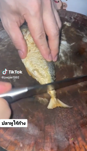 5 Cara bersihkan tulang ikan kembung yang sudah digoreng tanpa merusak dagingnya