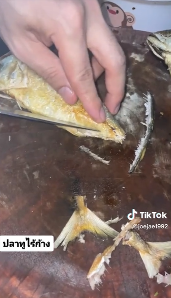 5 Cara bersihkan tulang ikan kembung yang sudah digoreng tanpa merusak dagingnya