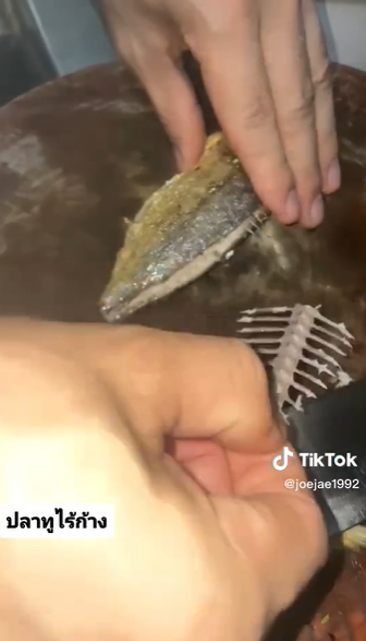5 Cara bersihkan tulang ikan kembung yang sudah digoreng tanpa merusak dagingnya