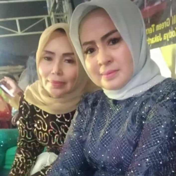 potret kedekatan emak zaenab dan munaroh © instagram