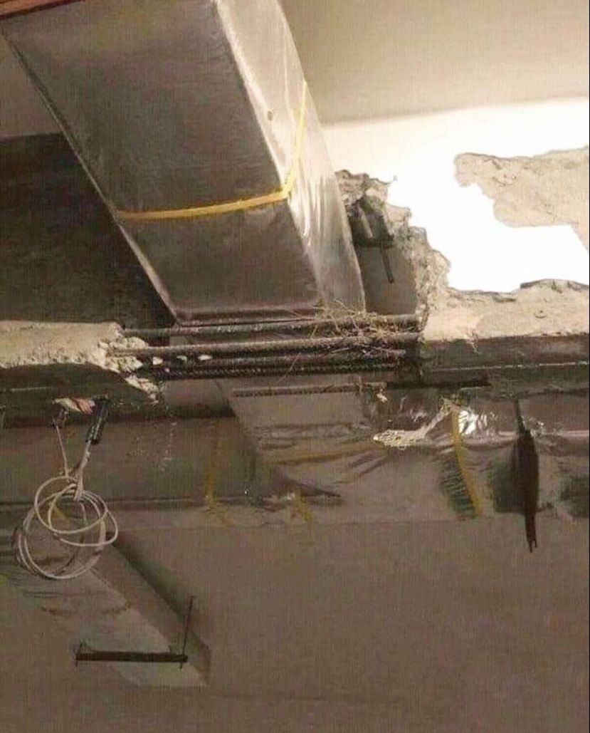 cara tukang bangunan benerin rumah nyeleneh © berbagai sumber