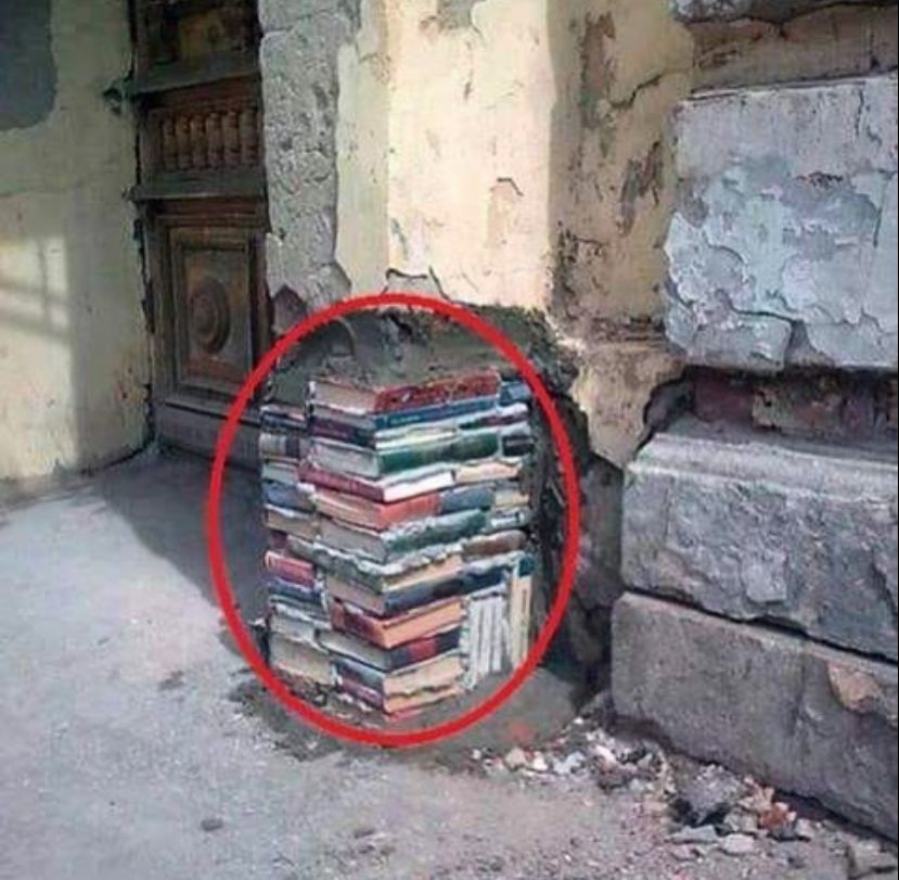 cara tukang bangunan benerin rumah nyeleneh © berbagai sumber