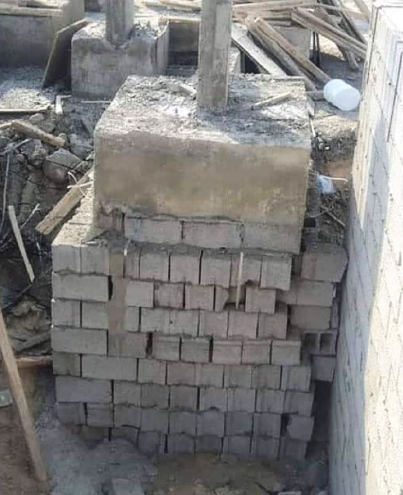 cara tukang bangunan benerin rumah nyeleneh © berbagai sumber