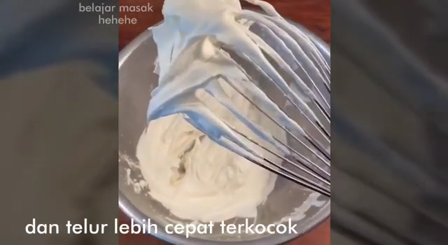 Jangan keliru, ini cara pakai whisk yang benar dan bikin tangan nggak pegal