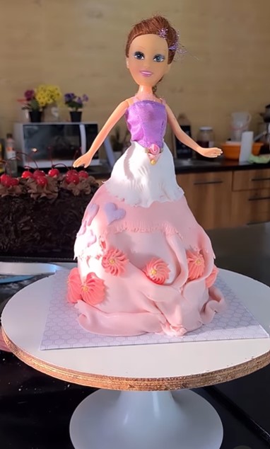 10 Kreasi kue tart buatan Nicky Tirta ini bentuknya serba unik, bikin tak tega makan