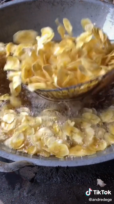 Tanpa tambahan pewarna, ini trik bikin keripik pisang agar warna kuningnya lebih cerah