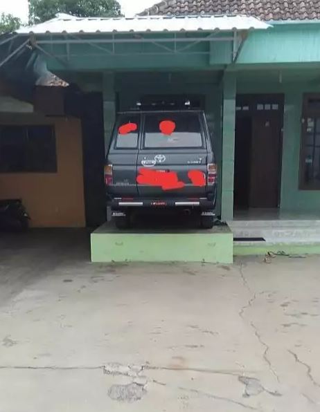 Penampakan nyeleneh garasi mobil di tempat tak terduga Berbagai sumber
