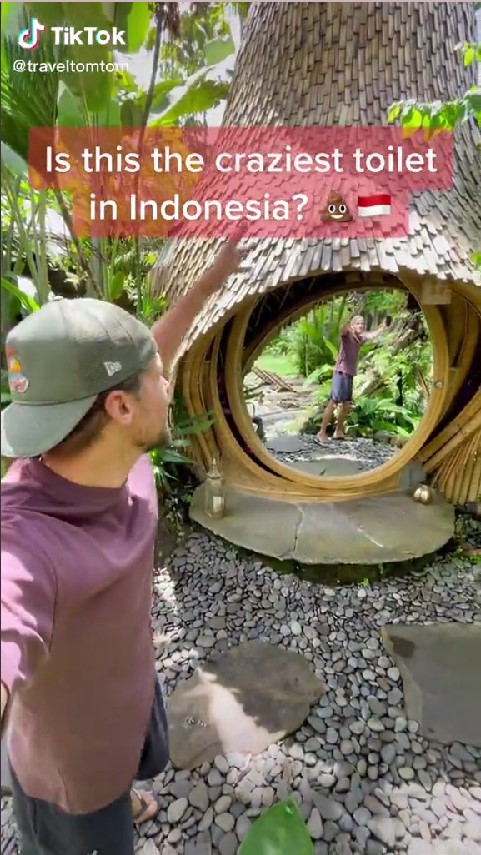 Gubuk bambu tampak estetik dari luar di Bali ini ternyata toilet, 7 potret di dalamnya artistik abis