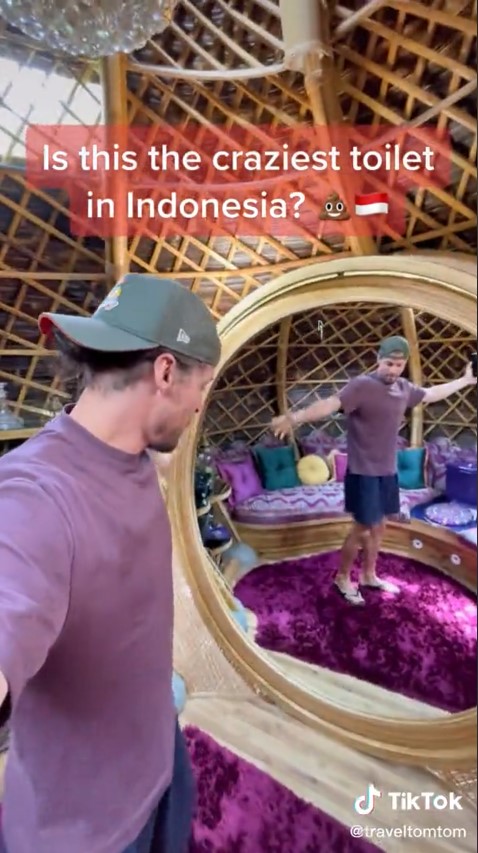 gubuk bambu toilet artistik © TikTok/@traveltomtom