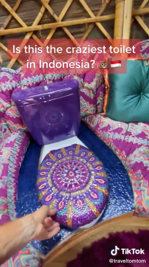 gubuk bambu toilet artistik © TikTok/@traveltomtom
