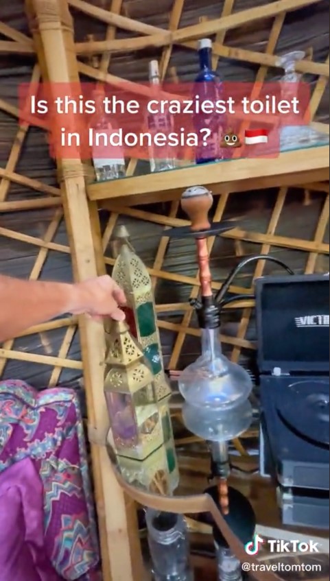gubuk bambu toilet artistik © TikTok/@traveltomtom