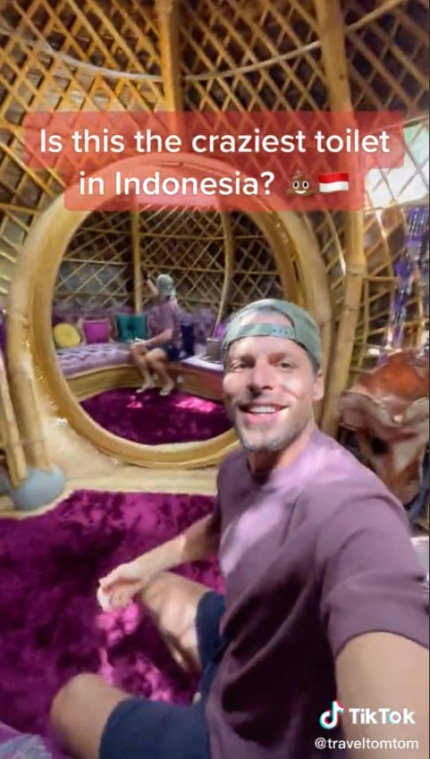 gubuk bambu toilet artistik © TikTok/@traveltomtom