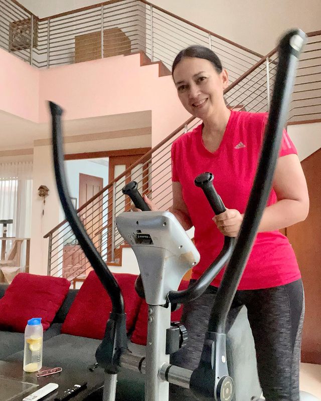 10 Pola makan Ira Wibowo ini bantu tubuh tetap sehat dan energik di usia 55 tahun