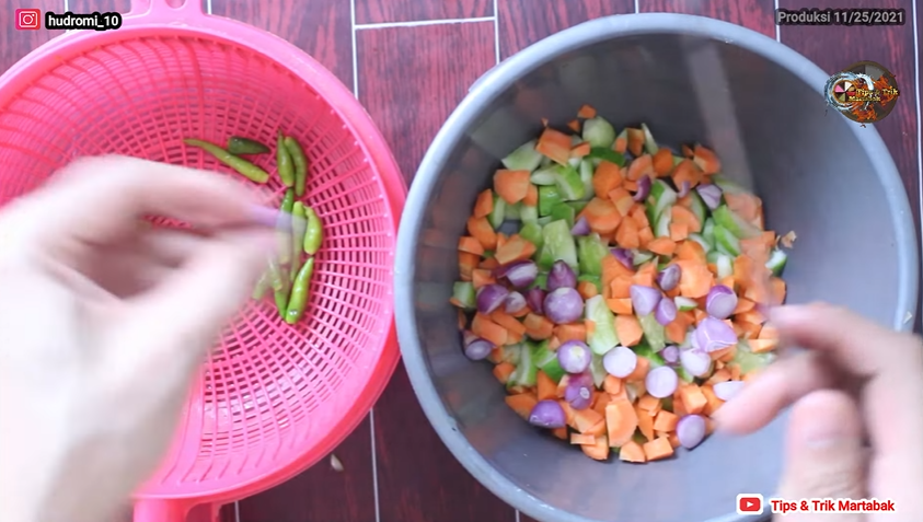 5 Cara membuat acar martabak ala pedagang, rasanya seimbang dan tak mudah lembek