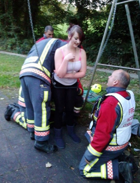 Momen apes mainan ayunan © 2023 brilio.net