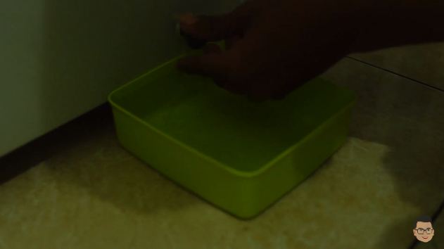 Cara mudah dan cepat membersihkan bunga es pada freezer box, cuma butuh waktu satu menit