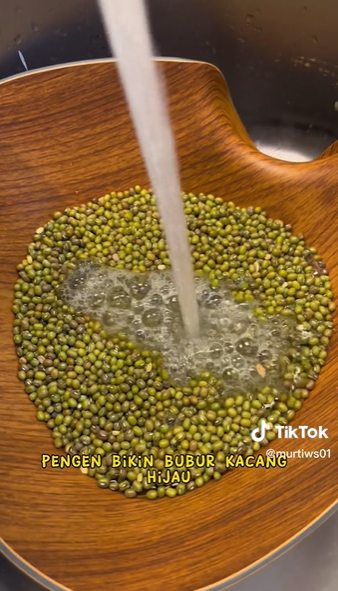 Pria ini niat bikin bubur tapi malah rendam kacang hijau kelamaan, endingnya bikin ngelus dada