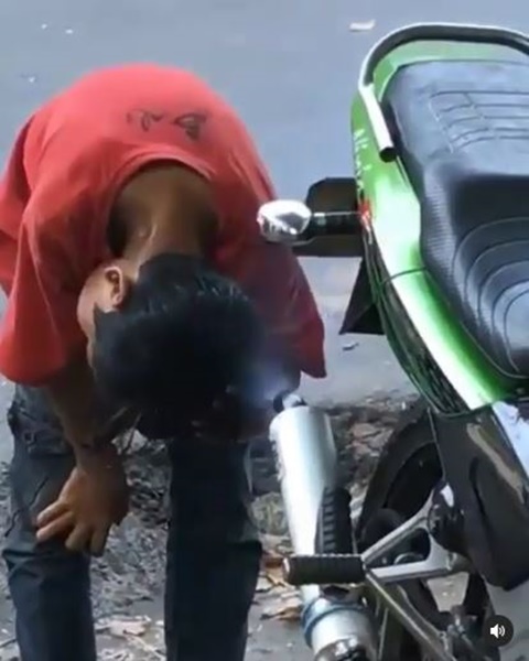 Aksi nyeleneh orang jemur barang © 2023 brilio.net