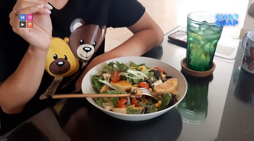 10 Makanan dan minuman sehat dikonsumsi Sarwendah, bantu jaga tubuh langsing serta berat badan ideal